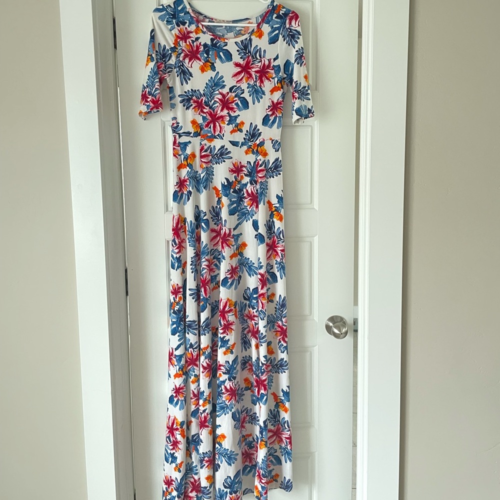 Beautiful maxi dress, size S, like new